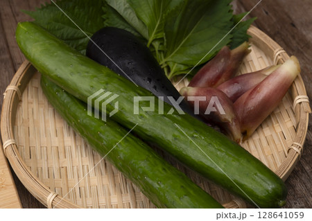 夏野菜の浅漬けを作る工程　　夏野菜 128641059