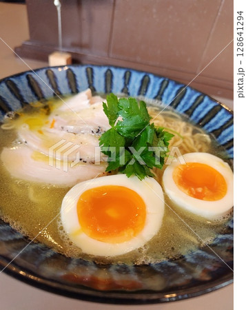 ラーメン 128641294