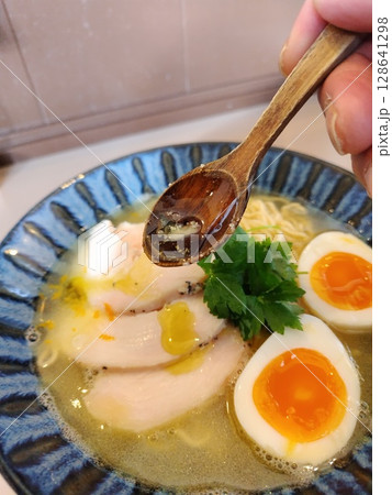 ラーメン 128641298