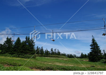 志賀高原横手山山頂　満天ビューテラス 128641797