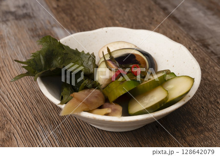 浅漬け 出汁でつけた夏野菜 浅漬け 出汁でつけた夏野菜 128642079