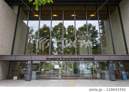 武蔵野市民文化会館のエントランス(東京都武蔵野市中町) 武蔵野市民文化会館のエントランス(東京都武蔵野市中町) 128643392
