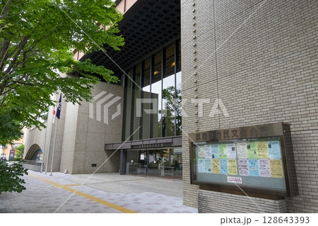 武蔵野市民文化会館のエントランス（東京都武蔵野市中町） 128643393