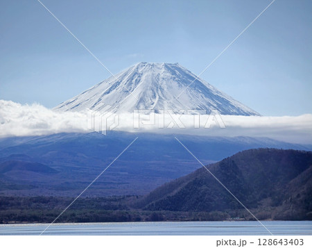 Outdoor park, mount Fuji mountain with blue sky in Japan countryside 128643403