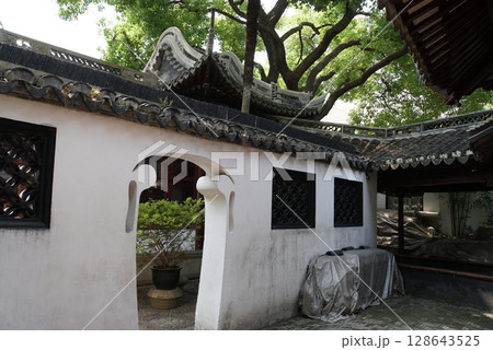 豫园、庭園の風景　上海 128643525
