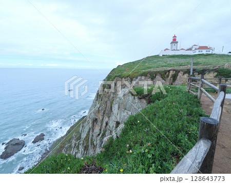 ポルトガル ロカ岬 ユーラシア大陸の西端 5月 ポルトガル ロカ岬 ユーラシア大陸の西端 5月 128643773