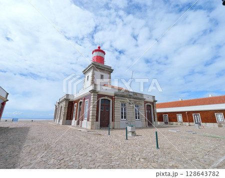 ポルトガル　ロカ岬の灯台　ユーラシア大陸の西端　5月 128643782