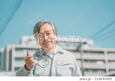 80 year olds 128644995