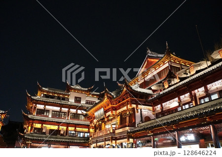 豫园老街の夜　上海、中国　 128646224