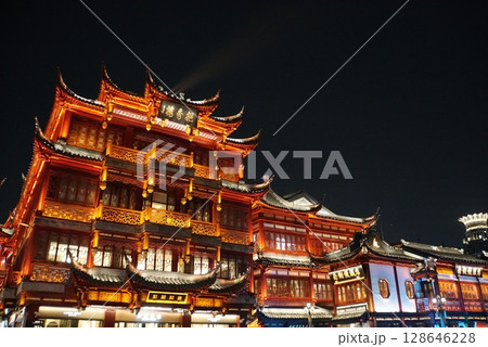 豫园老街の夜 上海、中国 豫园老街の夜 上海、中国 128646228