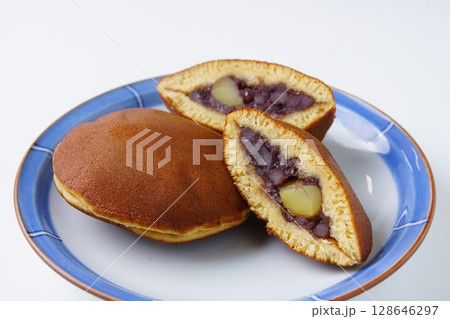 栗のどら焼き 128646297