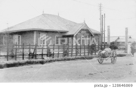 古写真　1918-1933年　ロシア　サハリン州　栄浜村（スタロドゥプスコエ村）の郵便局 128646869