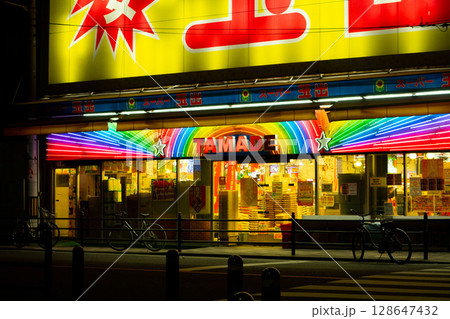 大阪の激安店、深夜のスーパーマーケット玉出、 大阪の激安店、深夜のスーパーマーケット玉出、 128647432
