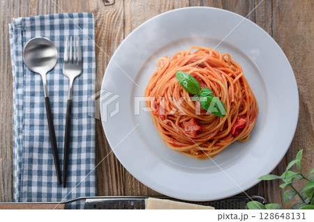 余った手羽元トマト煮で簡単リメイク!おうちパスタ 余った手羽元トマト煮で簡単リメイク!おうちパスタ 128648131