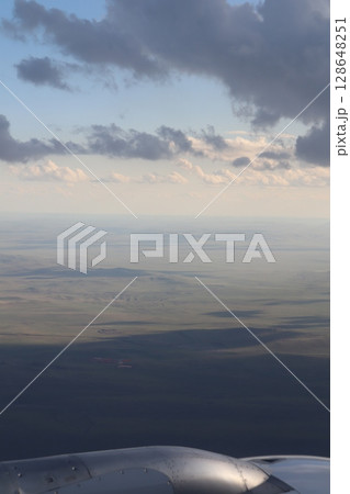ゴビ砂漠上空(縦) ゴビ砂漠上空(縦) 128648251