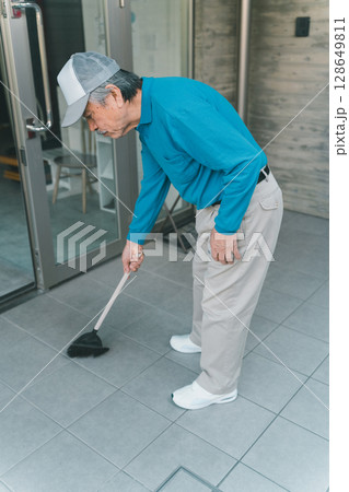 80 year olds 80 year olds 128649811