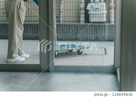 80 year olds 128649816