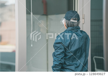 80 year olds 128649827