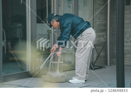 80 year olds 128649833