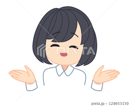 笑顔で説明する女性 128653150