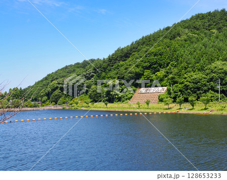 青空の浅虫ダム(夏)青森県青森市浅虫 青空の浅虫ダム(夏)青森県青森市浅虫 128653233