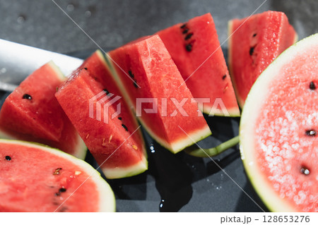 日本の美味しい夏の果物(フルーツ)のスイカ、メロン、あんずとジャム 日本の美味しい夏の果物(フルーツ)のスイカ、メロン、あんずとジャム 128653276