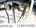 自転車パーツ接写　高解像度のメカニカルディテール 128654982
