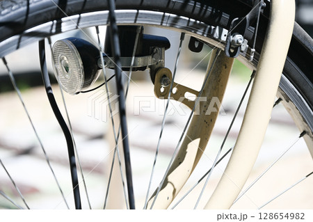 自転車パーツ接写　高解像度のメカニカルディテール 128654982