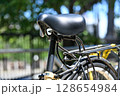 自転車パーツ接写　高解像度のメカニカルディテール 128654984