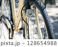 自転車パーツ接写　高解像度のメカニカルディテール 128654988