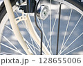 自転車パーツ接写　高解像度のメカニカルディテール 128655006