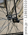 自転車パーツ接写　高解像度のメカニカルディテール 128655010