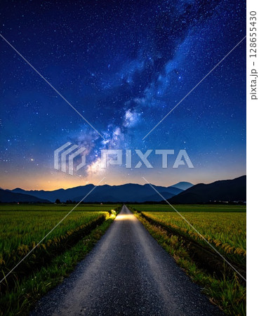 《AI画像》星が煌めく夜の田舎道 128655430