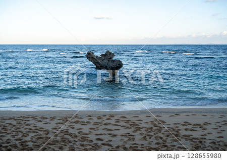 沖縄・古宇利島|カップルにおすすめ!ハート岩観光ガイド 沖縄・古宇利島|カップルにおすすめ!ハート岩観光ガイド 128655980