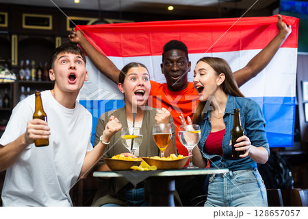 Netherlands sports fans supporting their favourite team in pub 128657057