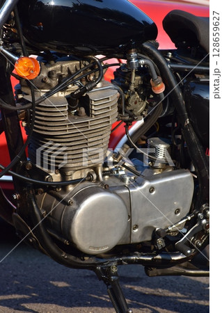ビッグシングルならではの歯切れの良いエンジンサウンド YAMAHA(ヤマハ)SR400 ビッグシングルならではの歯切れの良いエンジンサウンド YAMAHA(ヤマハ)SR400 128659627