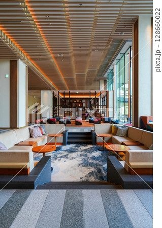 国宝・犬山城に隣接するホテルインディゴ犬山有楽苑から犬山城と館内を撮影 128660022