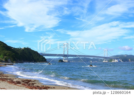 淡路島と徳島県を繋ぐ吊橋、大鳴門橋 淡路島と徳島県を繋ぐ吊橋、大鳴門橋 128660164