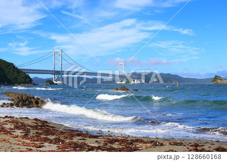 淡路島と徳島県を繋ぐ吊橋、大鳴門橋 128660168