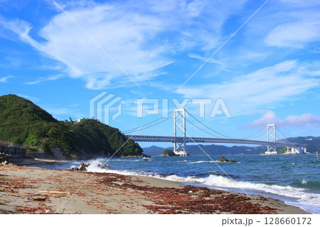 淡路島と徳島県を繋ぐ吊橋、大鳴門橋 128660172