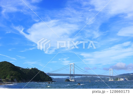 淡路島と徳島県を繋ぐ吊橋、大鳴門橋 128660173