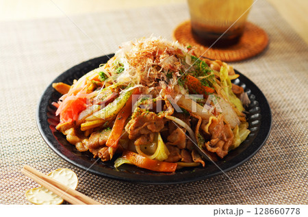 焼きそば 128660778