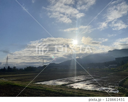 南魚沼市　関　田園風景 128661431