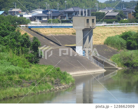 茨城県常総市内守谷町にある「玉台排水樋管」 128662009