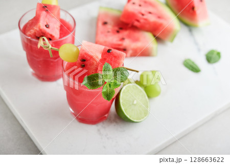 Fresh watermelon juice with mint and lime 128663622