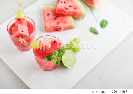 Fresh watermelon juice with mint and lime 128663623