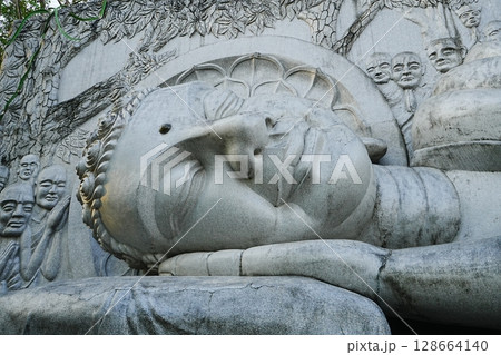 ベトナム ニャチャン ロンソン寺 涅槃像 ベトナム ニャチャン ロンソン寺 涅槃像 128664140
