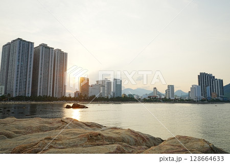 ベトナム ニャチャン ホンチョン岬 128664633