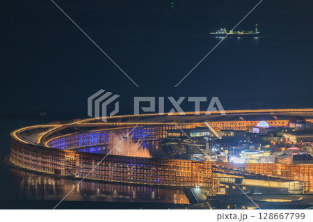 大阪・関西万博の夜の大屋根リング（大阪府大阪市此花区） 128667799