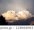 湧き上がる雷雲 128668063